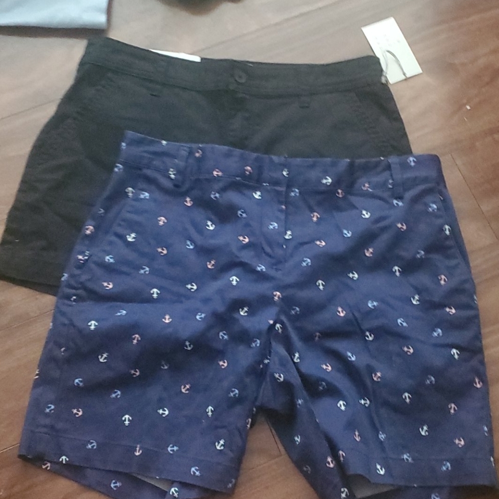 Bundle of 2 pairs of shorts size 6